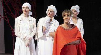 Lisistrata, con lella costa