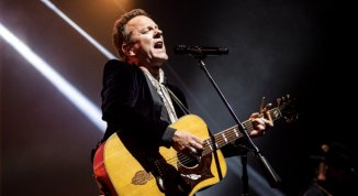 Kiefer Sutherland in concerto - Love Will Bring You Home Tour