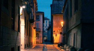 Brera a luci rosse, drama-tour di San Valentino 2026 tra le vie della Contrada di Tett