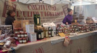 Tipicamente Chiavari, il mercatino di prodotti locali con la Conte Brass March Band