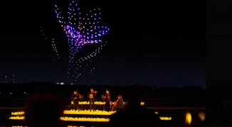 DroneArt Show: spettacolo di musica dal vivo, luci e coreografia con 1000 droni