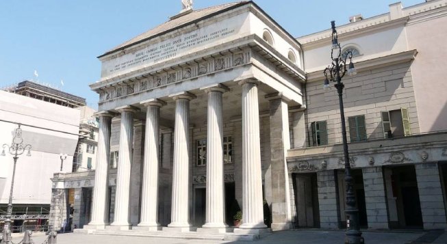 Teatro Carlo Felice © Davide Papalini/wikimedia.org