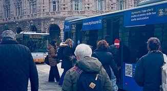 Treni, bus e metropolitana a Genova: mezzi pubblici promossi o bocciati? La street interview