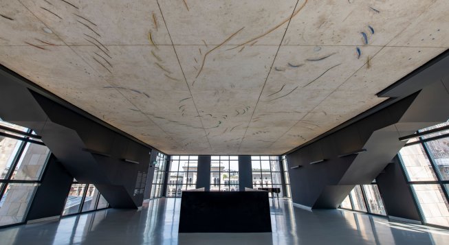 Lucio Fontana, Soffitto spaziale, 1956, Deposito Ministero della Cultura 2010 © Studio Marco Bertoli Didascali