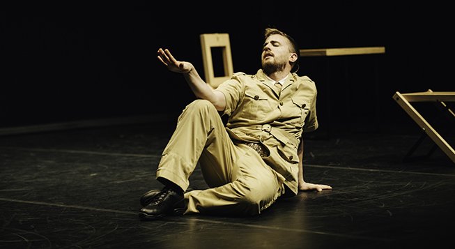 foto di scena © Alice Brazzit/teatrodellatosse.it