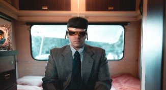 Festival di Sanremo 2026: arriva Tony Pitony. Chi è L'Elvis Presley mascherato dai testi dissacranti?