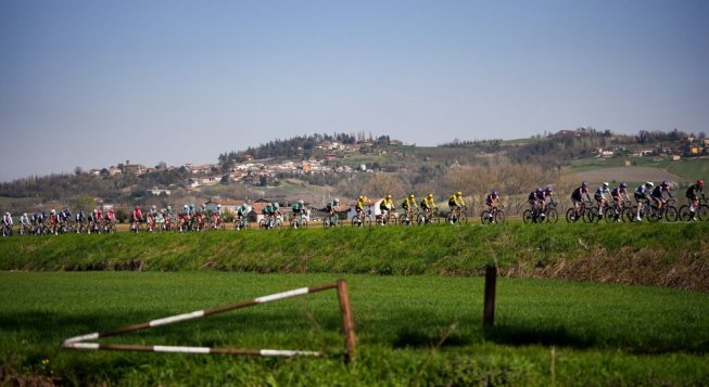 Ciclisti della Milano-Torino © LaPresse