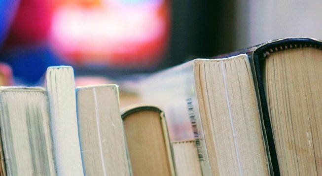 Libri © Unsplash / Tom Hermans