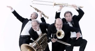 Le dolenti note, con la Banda Osiris