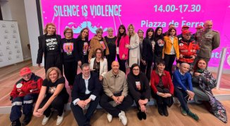 8 Marzo 2026: le iniziative di Wall of Dolls con flash mob, musica e testimonianze