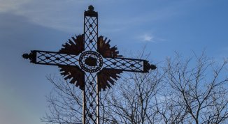 Via Crucis diocesana 2026 a Genova presieduta dall'Arcivescovo Tasca