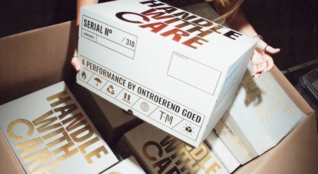 Handle with care © Joëlle Desmet