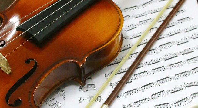 Violino © Unsplash / Ria Nurul Kamariah