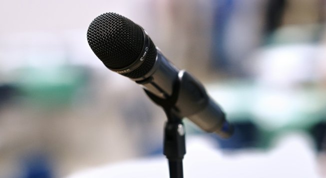Microfono © Clint Patterson / Unsplash