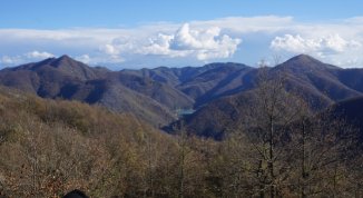 Escursione dal valico di Creto ad Axou, il villaggio fantasma dell'Appennino genovese