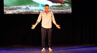 È intelligente ma non studia, di e con Marco Falaguasta