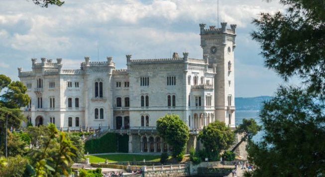 Castello Miramare ©Wikimedia Commons/Mihael Grmek