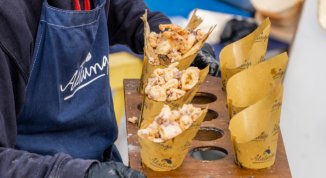 A Genova apre Alalunga. Pescatori in città: street food di mare dalla barca alla cucina