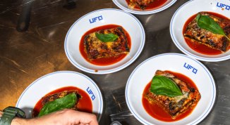Ufo atterra a Milano: nuovo ristorante con campo da bocce e attitudine culturale