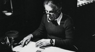 Gianfranco Frattini 1926-2026, intallazione per il centenario dell'architetto e designer