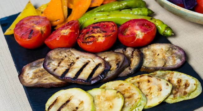 Verdure grigliate © Farhad Ibrahimzade / Unsplash