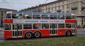 Itinerario nel centro di Torino a bordo dello storico bus a due piani di Italia ’61