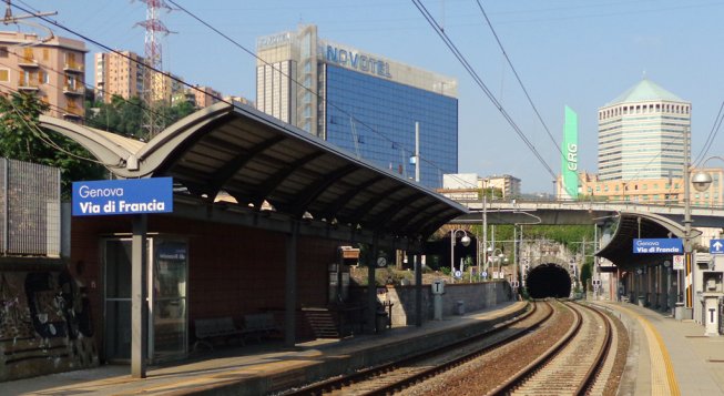 Stazione ferroviaria di Genova Via di Francia © Arbalete licenza CC BY-SA 3.0.