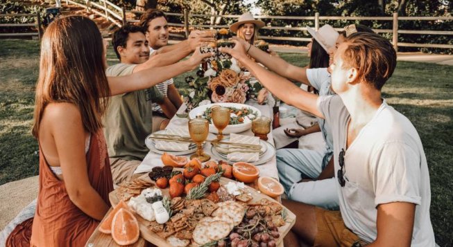 Picnic © Nicole Herrero/unsplash.com