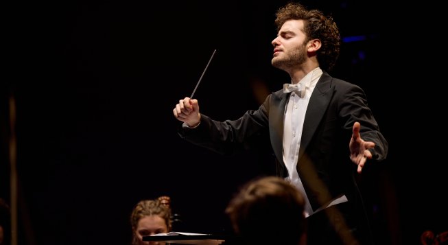 Emmanuel Tjeknavorian © Oliver Borchert