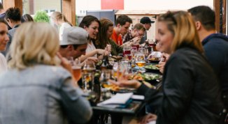 Cena condivisa 2026 nel centro storico di Genova