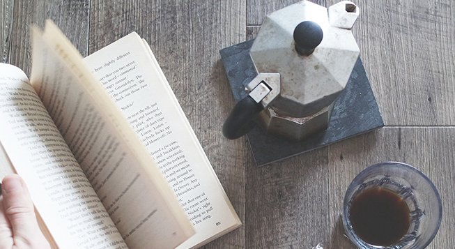 Libri e caffè © StockSnap/pixabay.com