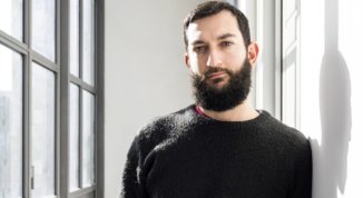 Vasco Brondi presenta il suo libro Una cosa spirituale, con Daria Bignardi