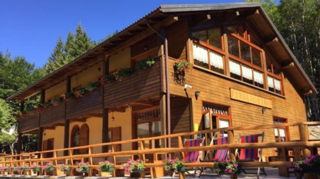 rifugiocasermettedelpenna.com