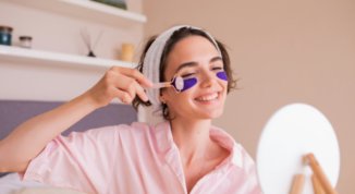 Contorno occhi e segni di stanchezza: i gesti beauty che stanno entrando nella routine quotidiana