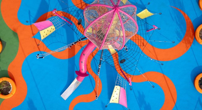 Octospider, l'installazione-gioco di Jeremy Deller completa il museo a cielo aperto di CityLife