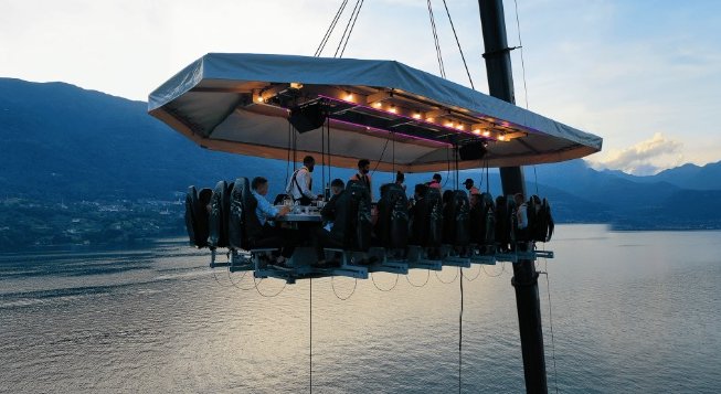 Dinner in the Sky 2026 sul Lago di Como: le date a Dervio e i prezzi per mangiare a 50 metri d'altezza