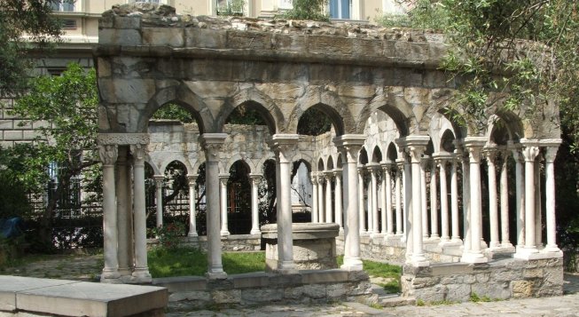 Chiostro di Sant'Andrea ©Twice25 & Rinina25, wikipedia commons