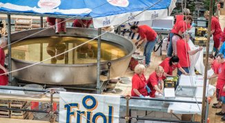 Sagra del pesce di Camogli 2026 con il padellone e fuochi d'artificio. Il programma