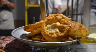 25 aprile e 1 maggio 2026 a Crevari con focaccette, musica e piatti tipici