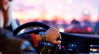 Prima auto: come gestire la mobilità dei più giovani senza intaccare i risparmi di casa