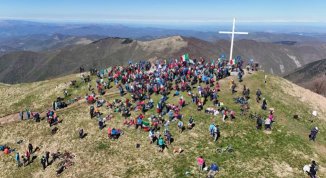 Porta un Tricolore in Antola 2026: escursioni, commemorazione e pranzo al rifugio