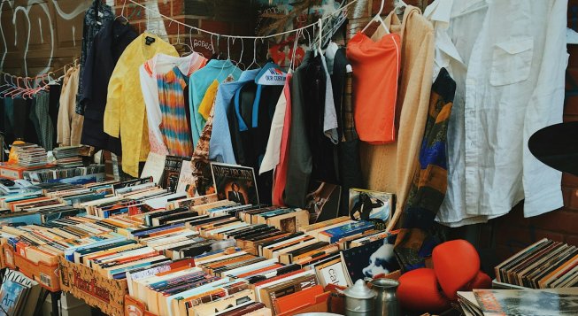 Vintage market © Jon Tyson / Unsplash