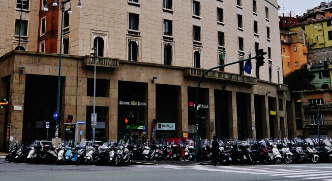 Piazza Dante ©Zairon/wikimedia