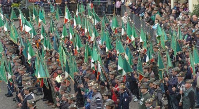 Alpini ad Asti 2016 ©facebook.com/AssNazAlpini