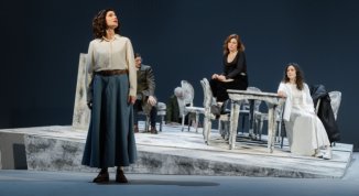 Tre sorelle (nevica: che senso ha?), di Liv Ferracchiati