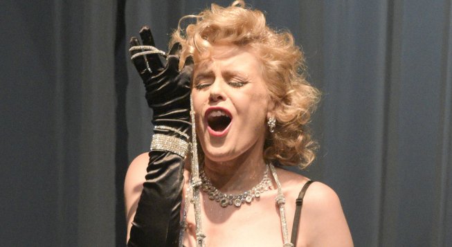 Melania Giglio in Marilyn Monroe: troppo bionda per essere creduta