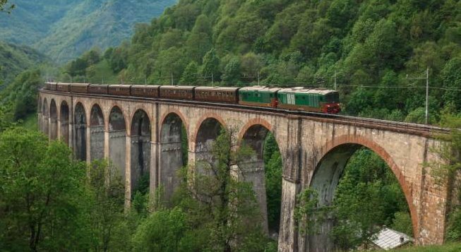 Treni storici 2026, torna la Ferrovia delle Meraviglie tra Piemonte e Liguria. Fermate e biglietti
