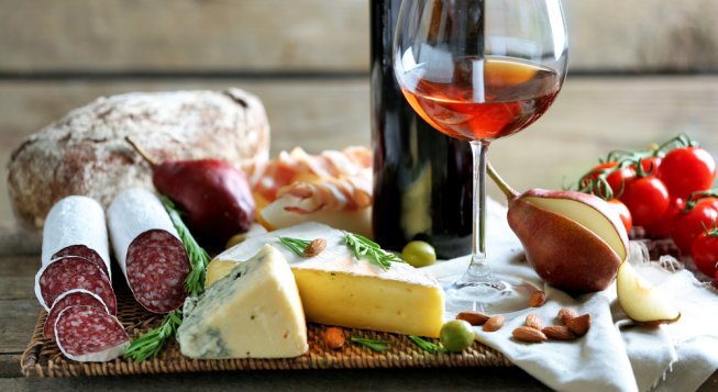 Vini, salumi e formaggi © shutterstock