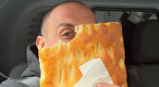 Mangiare 1 kg di focaccia nel minor tempo possibile: a Genova arriva L'é tempo de fügassâ