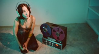Lucrecia Dalt in concerto - A Danger To Ourselves Tour